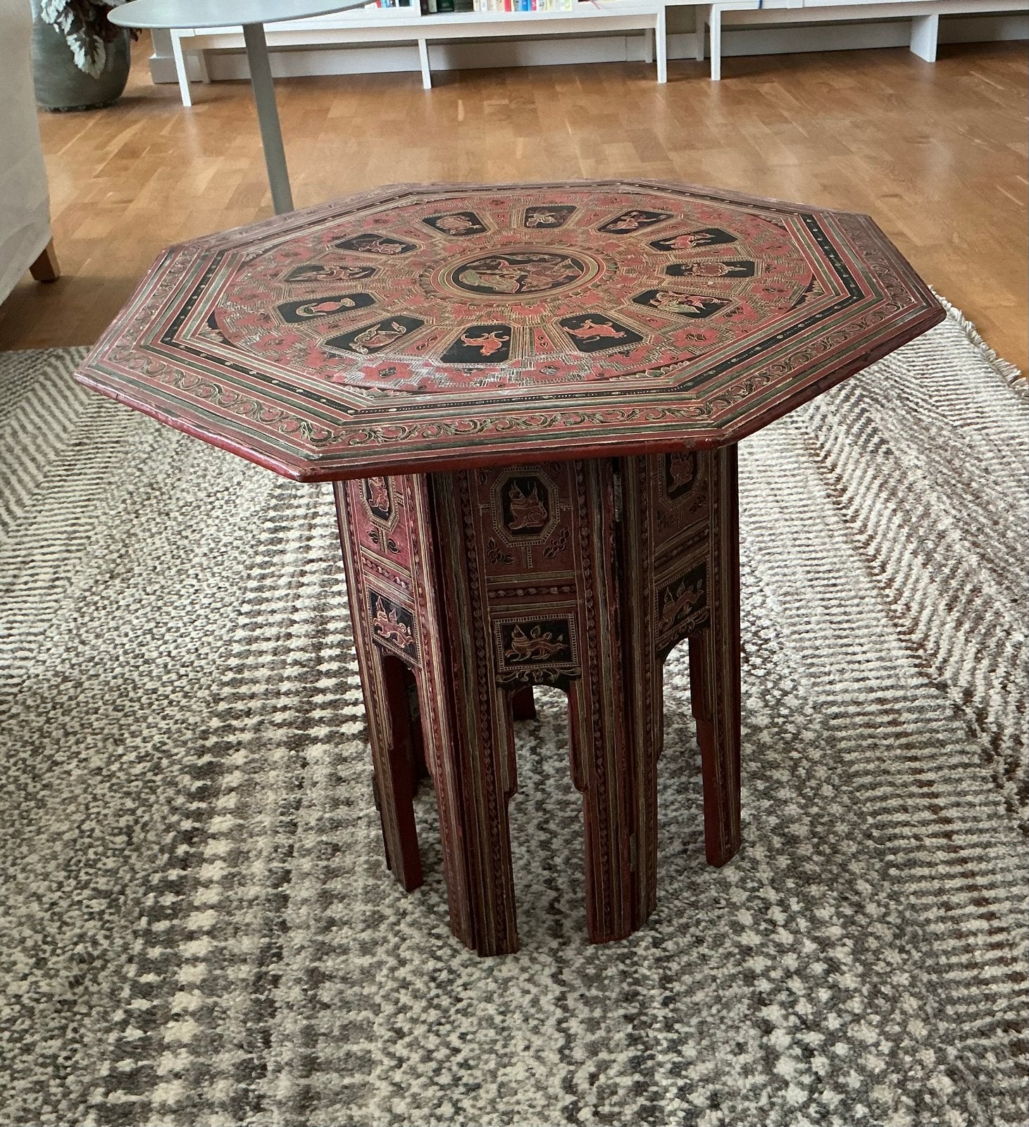 Birmese Octagonale Bijzettafel (Birma Myanmar), Ophalen