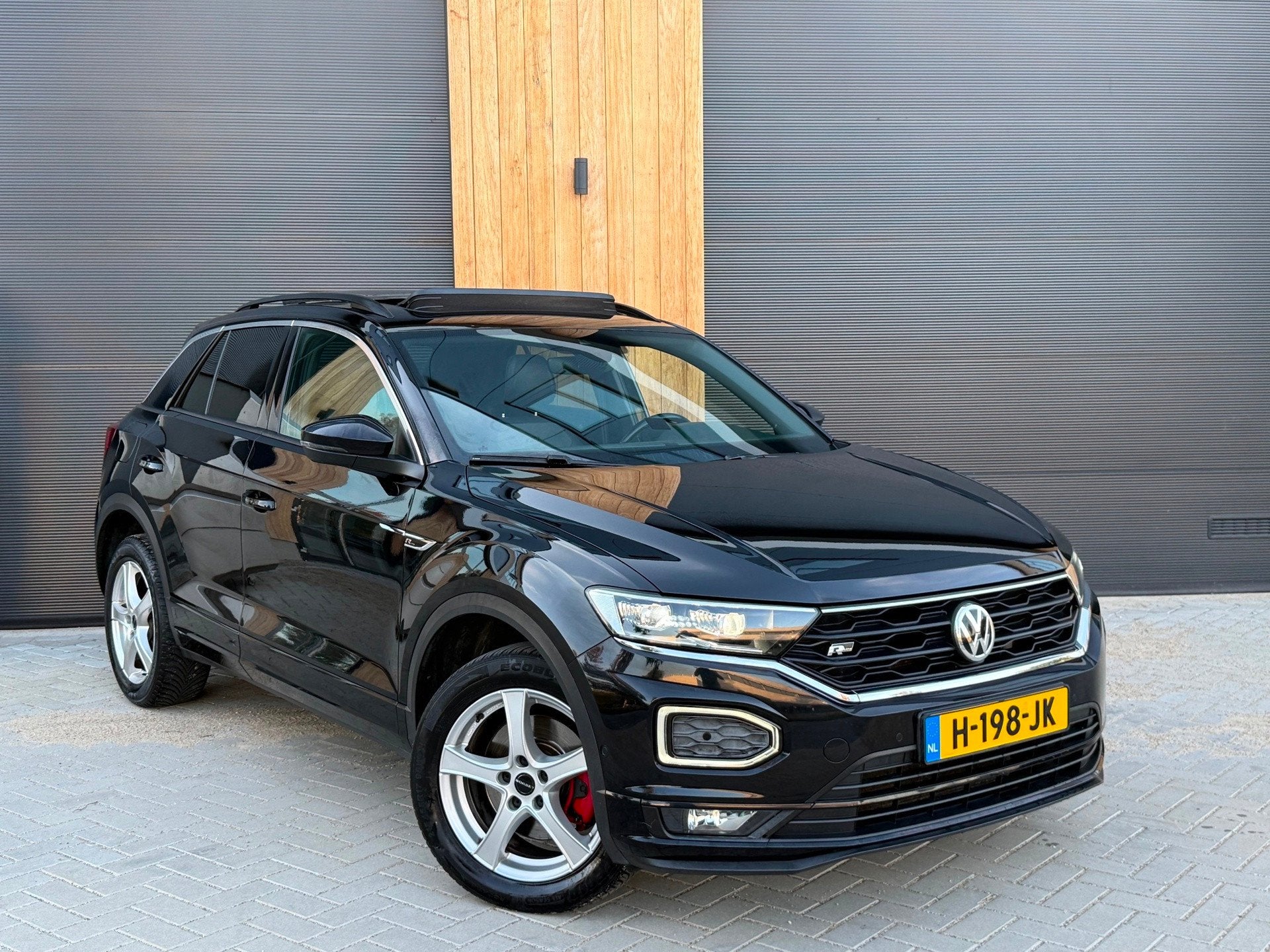 Volkswagen T-Roc 1.6 TDI 3X R-Line (bj 2019) PANO/BEATS/XENO, Auto's, Voorwielaandrijving, Gebruikt, 4 cilinders, Zwart