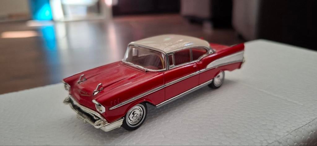 Dinky Chevrolet Bel Air 1957 rood/wit, Hobby en Vrije tijd, Modelauto's | 1:43, Ophalen of Verzenden, Zo goed als nieuw, Auto