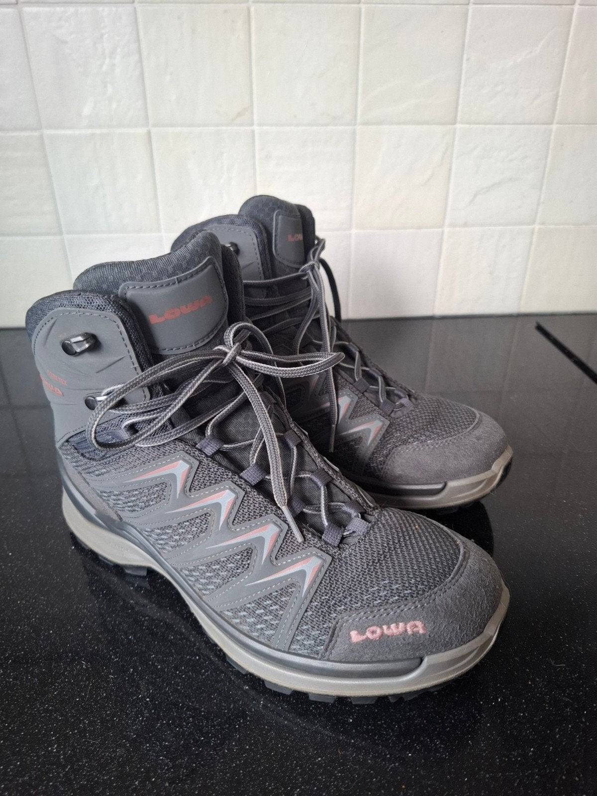 Lowa wandelschoenen maat 39.5 zgan, Ophalen of Verzenden, Zo goed als nieuw, Schoenen
