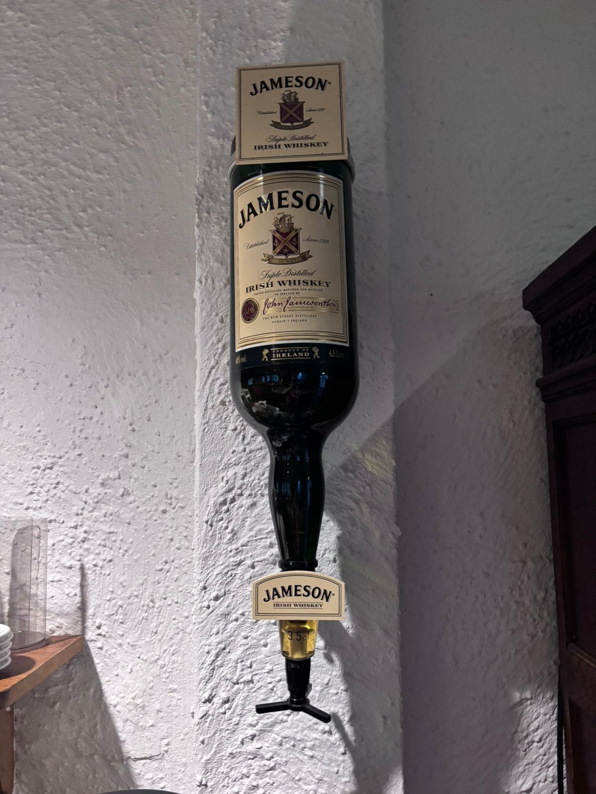Jameson whiskey wanddispenser  – originele fles – 1/3 gevuld, Ophalen, Zo goed als nieuw