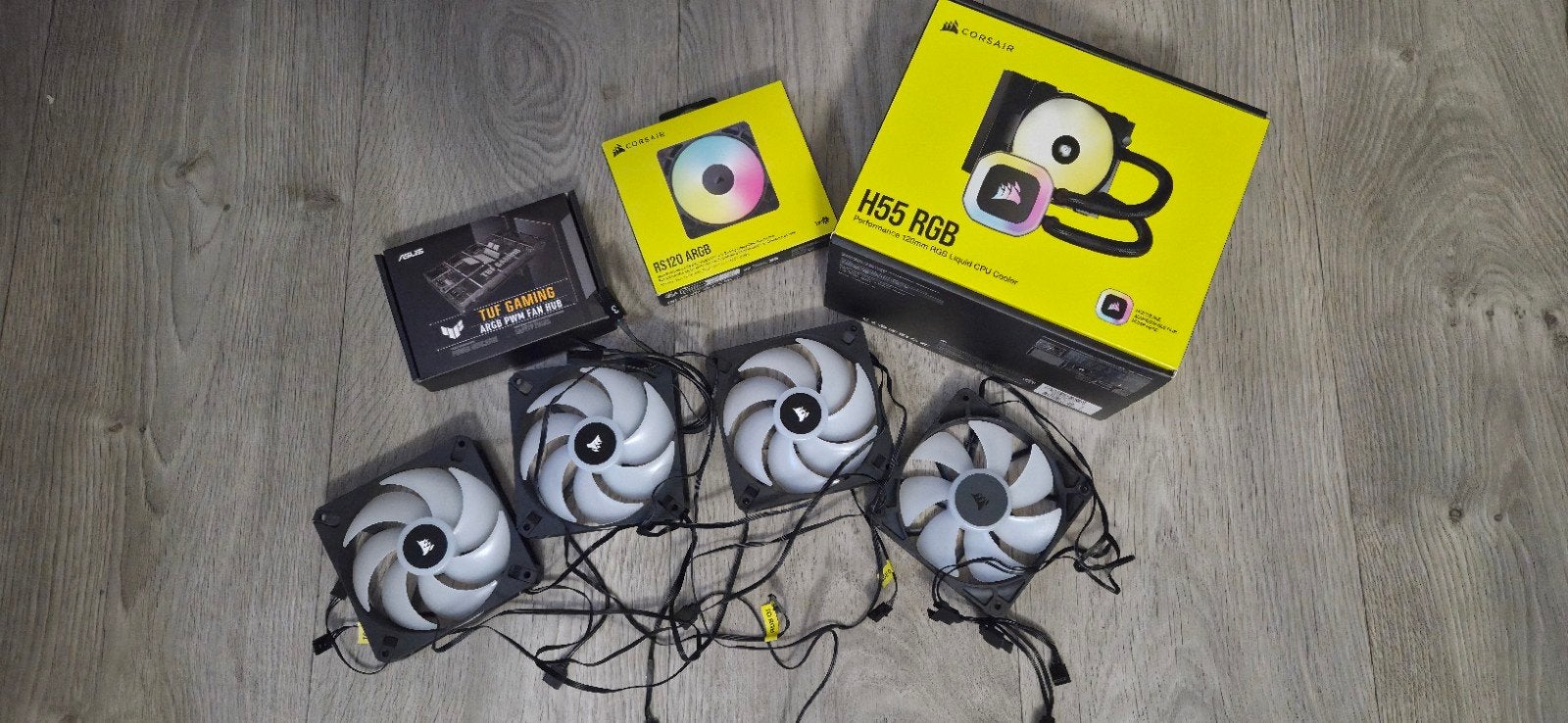 Corsair H55 RGB Waterkoeling + 4x Corsair SP120 RGB fans, Computers en Software, Computerkoelers, Ophalen of Verzenden, Zo goed als nieuw