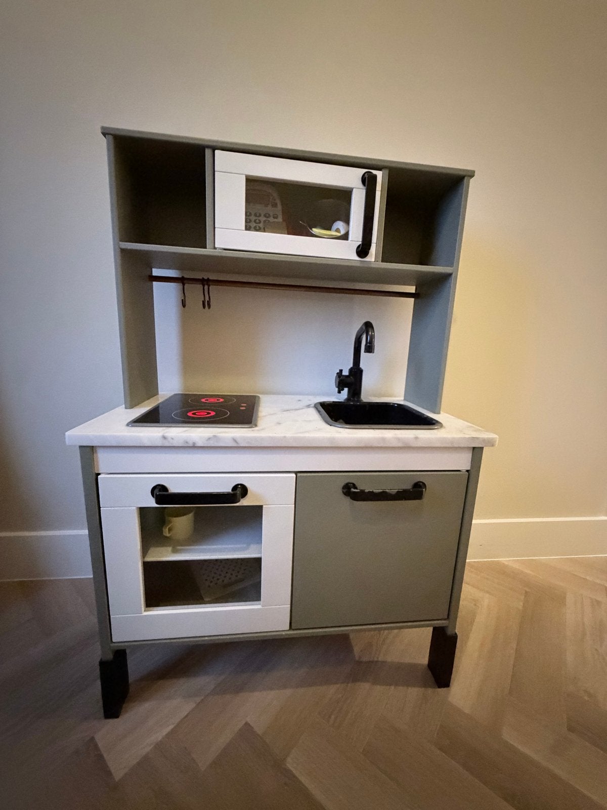 IKEA Duktig Speelkeuken met marmer blad magnetron/kookplaat, Ophalen of Verzenden, Gebruikt, Knutselen, Met licht