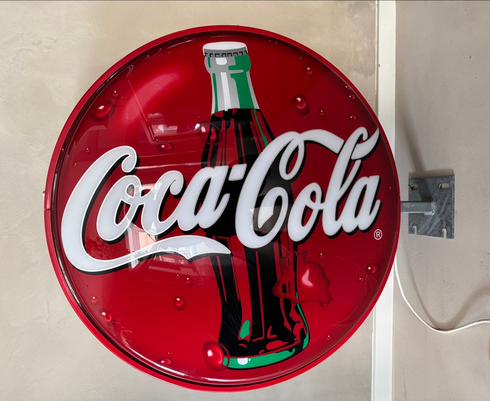 Vintage Coca Cola Reclamebord - Ø 80cm met Ophangbeugel, Verzamelen, Merken en Reclamevoorwerpen, Ophalen, Gebruikt, Reclamebord