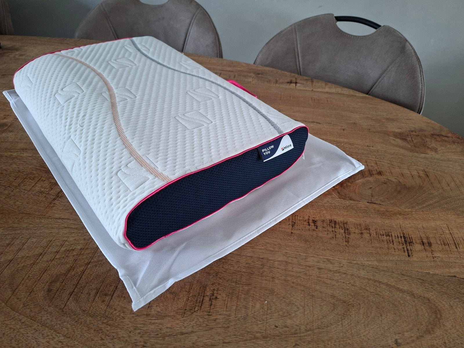 M-Line Performance Pillow You hoofdkussen, Eenpersoons, Wit, Ophalen of Verzenden, Zo goed als nieuw