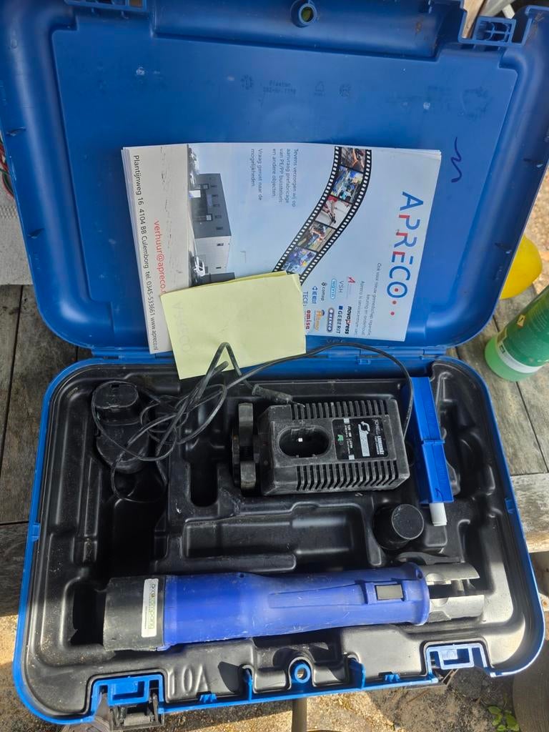Geberit persmachine met lader en koffer, Ophalen, Gebruikt