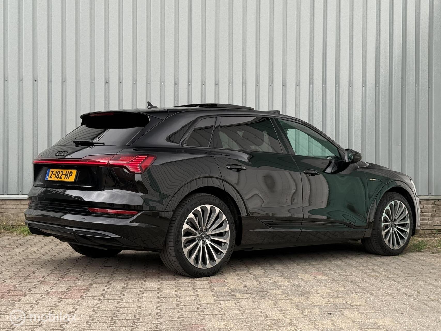 Audi e-tron 55 quattro S-Line 95 kWh |B&O|Schuifdak|Carplay, Automaat, 131 €/maand, 1800 kg, Zwart