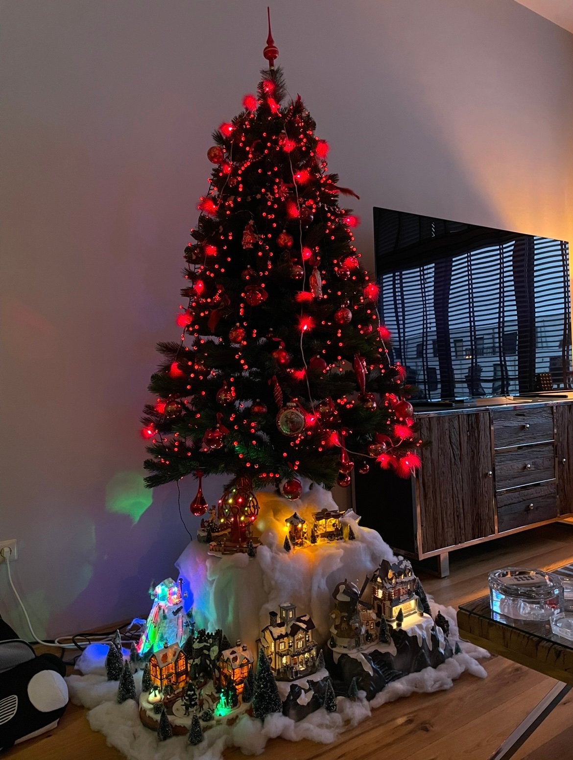 Kerstdorp + kerstboom incl versiering lampjes, Ophalen, Zo goed als nieuw