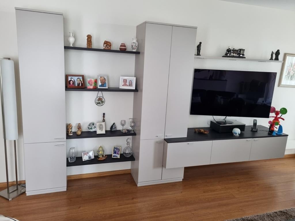 Moderne woonkamerkast met planken en tv-meubel, Gebruikt, 200 cm of meer, Ophalen of Verzenden, 200 cm of meer