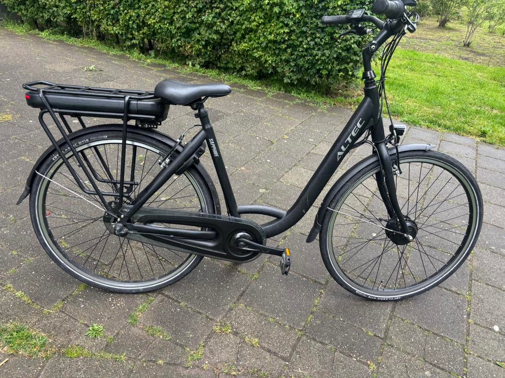 Mooie elektrische fiets Altec 3 versnellingen 2 jaar oud, Fietsen en Brommers, Elektrische fietsen, Ophalen of Verzenden, Zo goed als nieuw