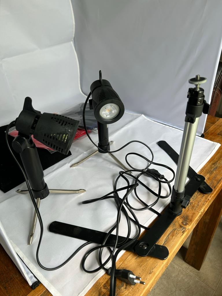 König Fotostudio 60x60x60cm met verlichting en achtergronden, Ophalen, Zo goed als nieuw, Complete fotostudio