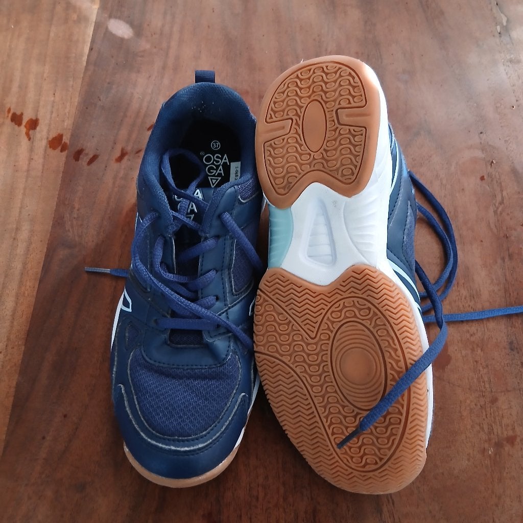 Schoenen, Overige kleuren, Ophalen of Verzenden, Sneakers of Gympen, Zo goed als nieuw