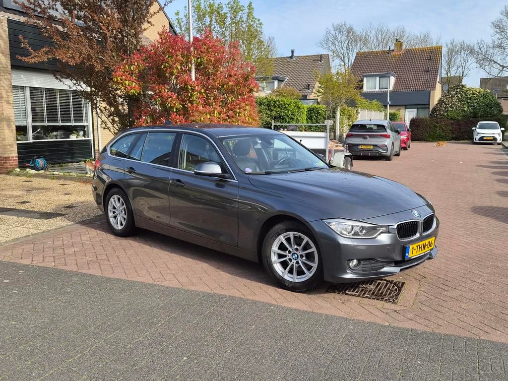 BMW 3-Serie 1.6 316I Touring AUT 2014 Grijs, Auto's, Automaat, Zwart, 4 cilinders, 1445 kg