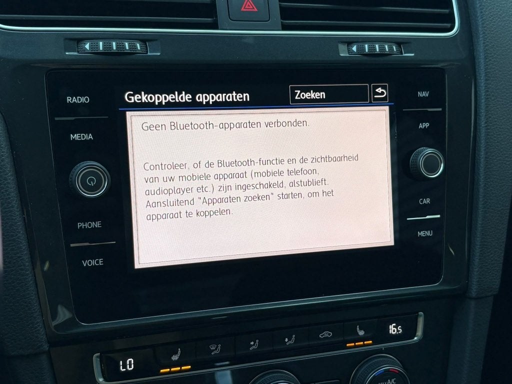 Foto 21 van Volkswagen Golf 1.0 TSI HighLine DAB Stoelvw PDC ACC Massage