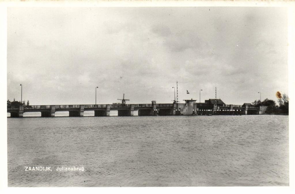 Zaandijk, Julianabrug - molen - ongelopen, Ophalen of Verzenden, 1960 tot 1980, Ongelopen, Noord-Holland