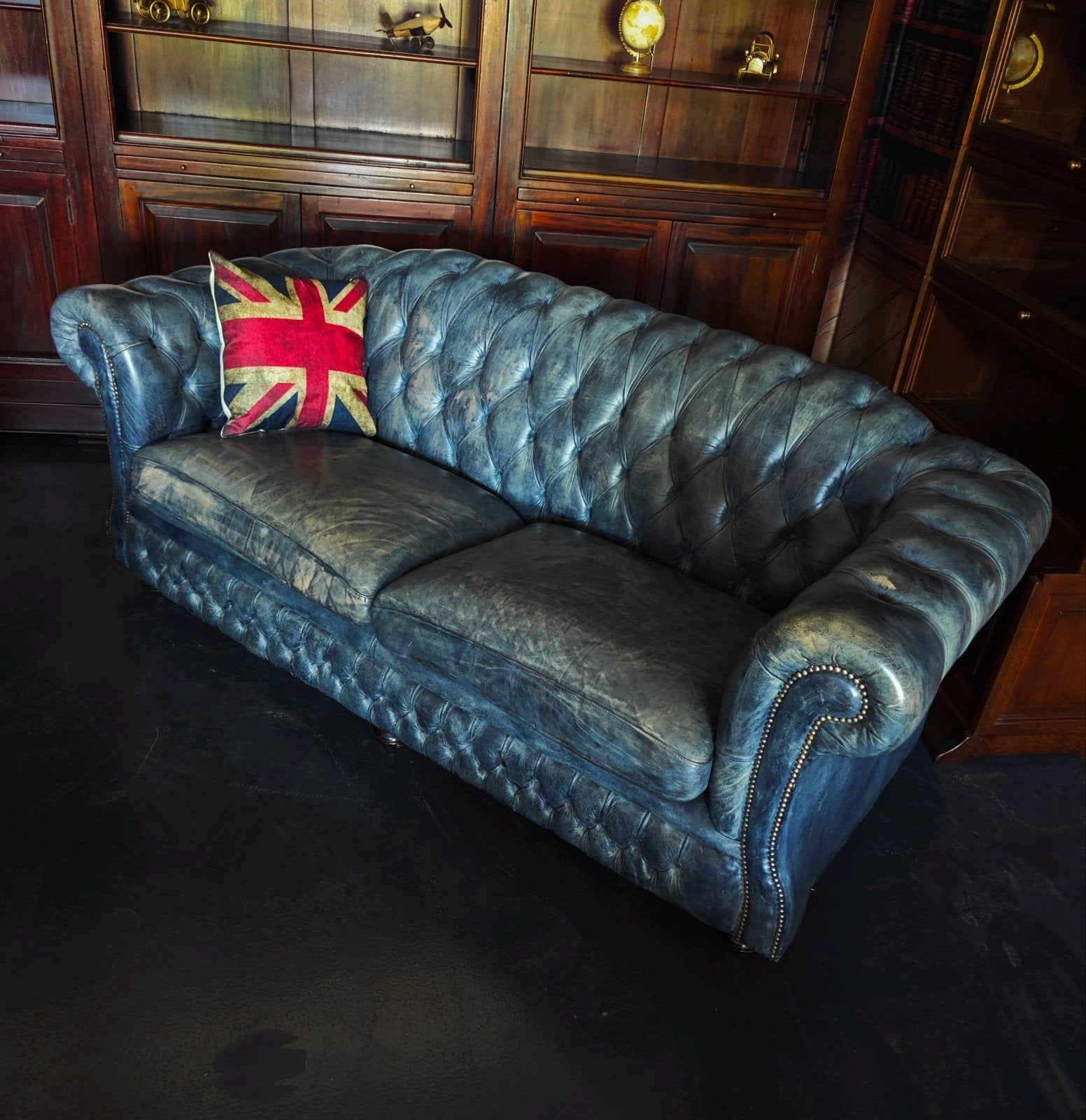 Denim "Wave" Unieke Chesterfield 3-zits Bank Springvale, Huis en Inrichting, Banken | Bankstellen, Gebruikt, Bollenmarkt 14c Zwaagdijk Oost