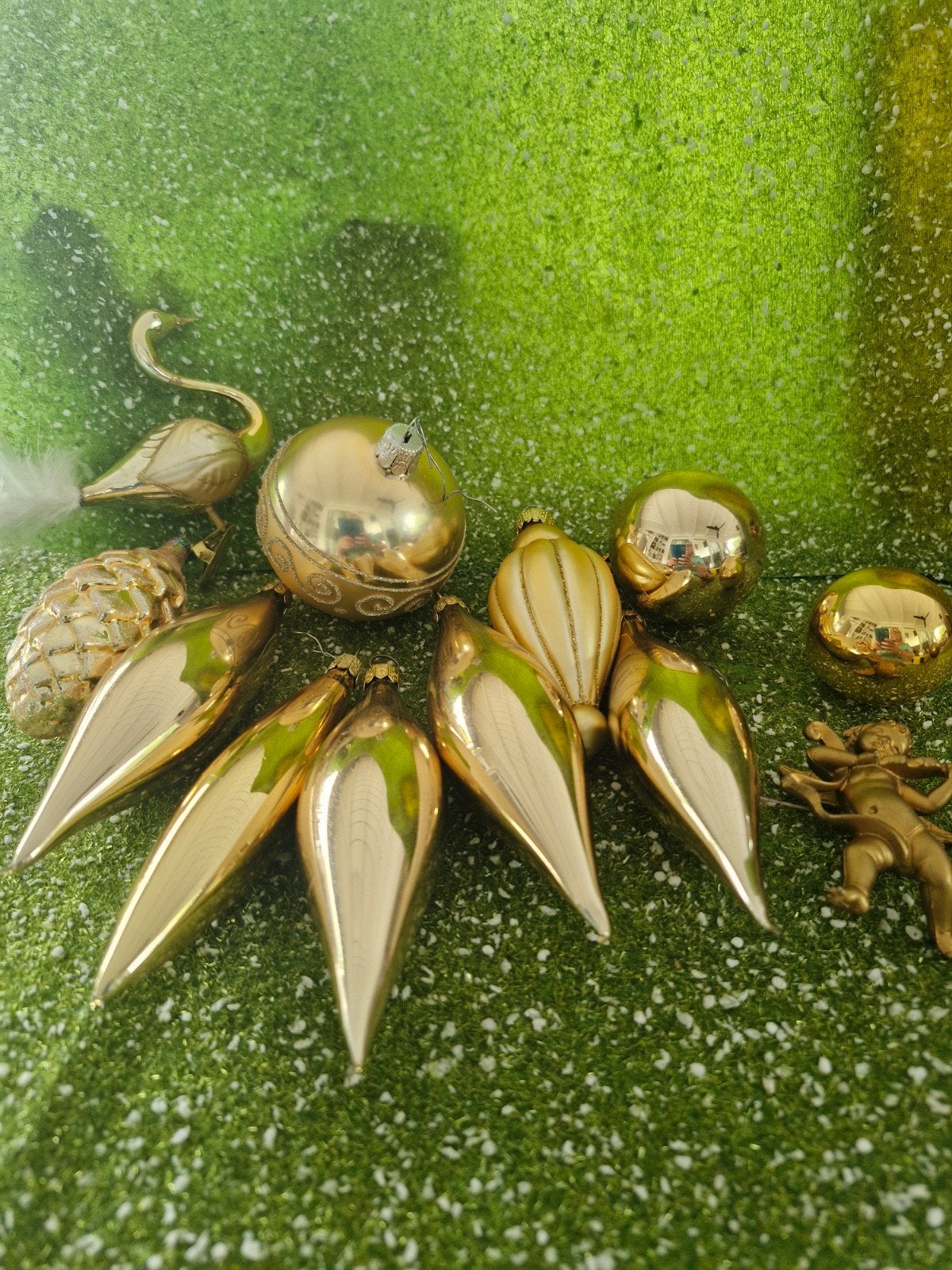 Kerstballen goud, Ophalen