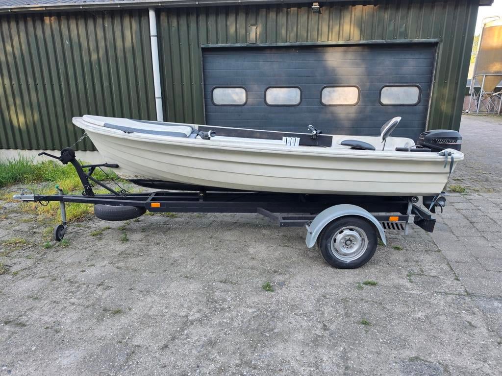 Stabiele polyester boot met trailer en buitenboordmotor, Ophalen, Gebruikt, Minder dan 10 pk, Tot 6 meter