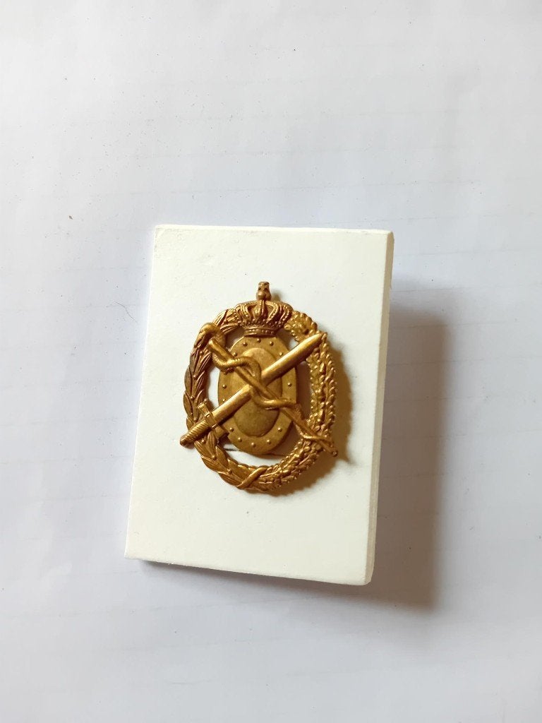 Baretembleem Regiment Geneeskundige Troepen Kon.Landmacht, Ophalen of Verzenden, Landmacht, Nederland, Embleem of Badge