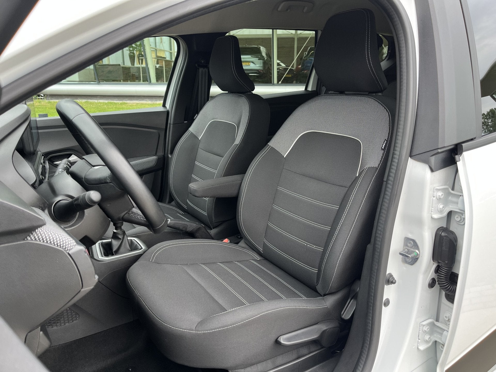 Dacia Jogger 1.0 TCe 110 Expression / Trekhaak / Parkeerhulp, Voorwielaandrijving, 12 maanden, Stof, LED verlichting