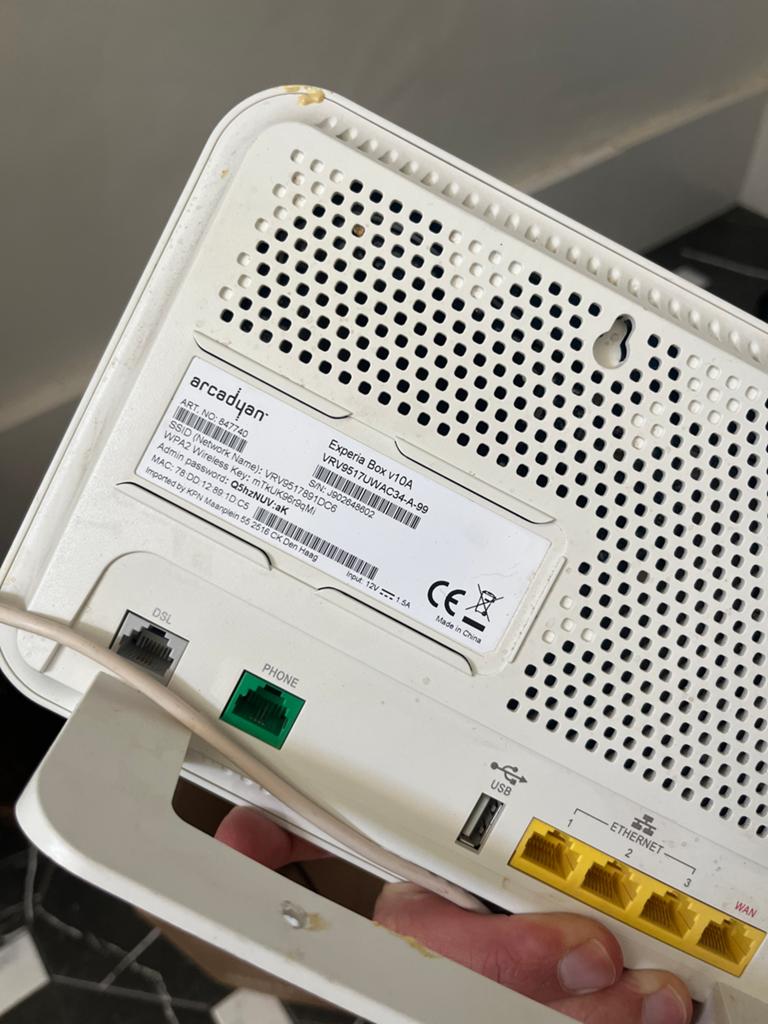 Gratis af te halen: KPN Experia Box V10A Router, Ophalen, Zo goed als nieuw