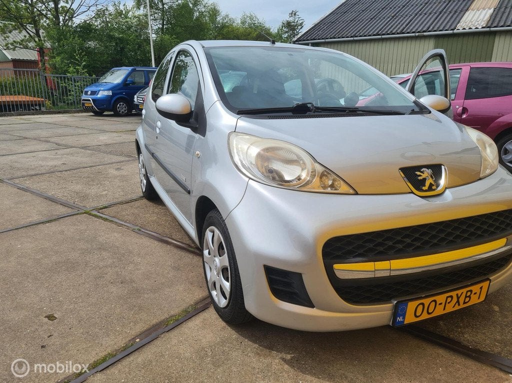 Peugeot 107 1.0-12V Millesim 200 137977 KM NAP, Voorwielaandrijving, Euro 5, Gebruikt, 4 stoelen