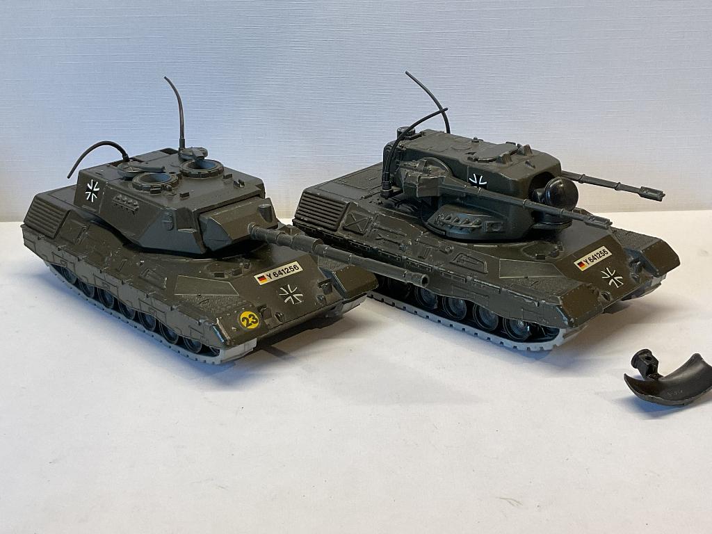 Twee zeldzame Siku Leopard tanks schaal 1:55 (1976-79), Overige merken, Gebruikt, Tank, 1:32 tot 1:50