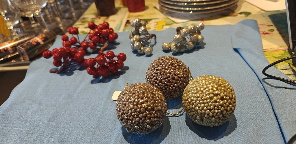 kerstversiering bollen in isomo trossen bollen, Ophalen of Verzenden, Zo goed als nieuw