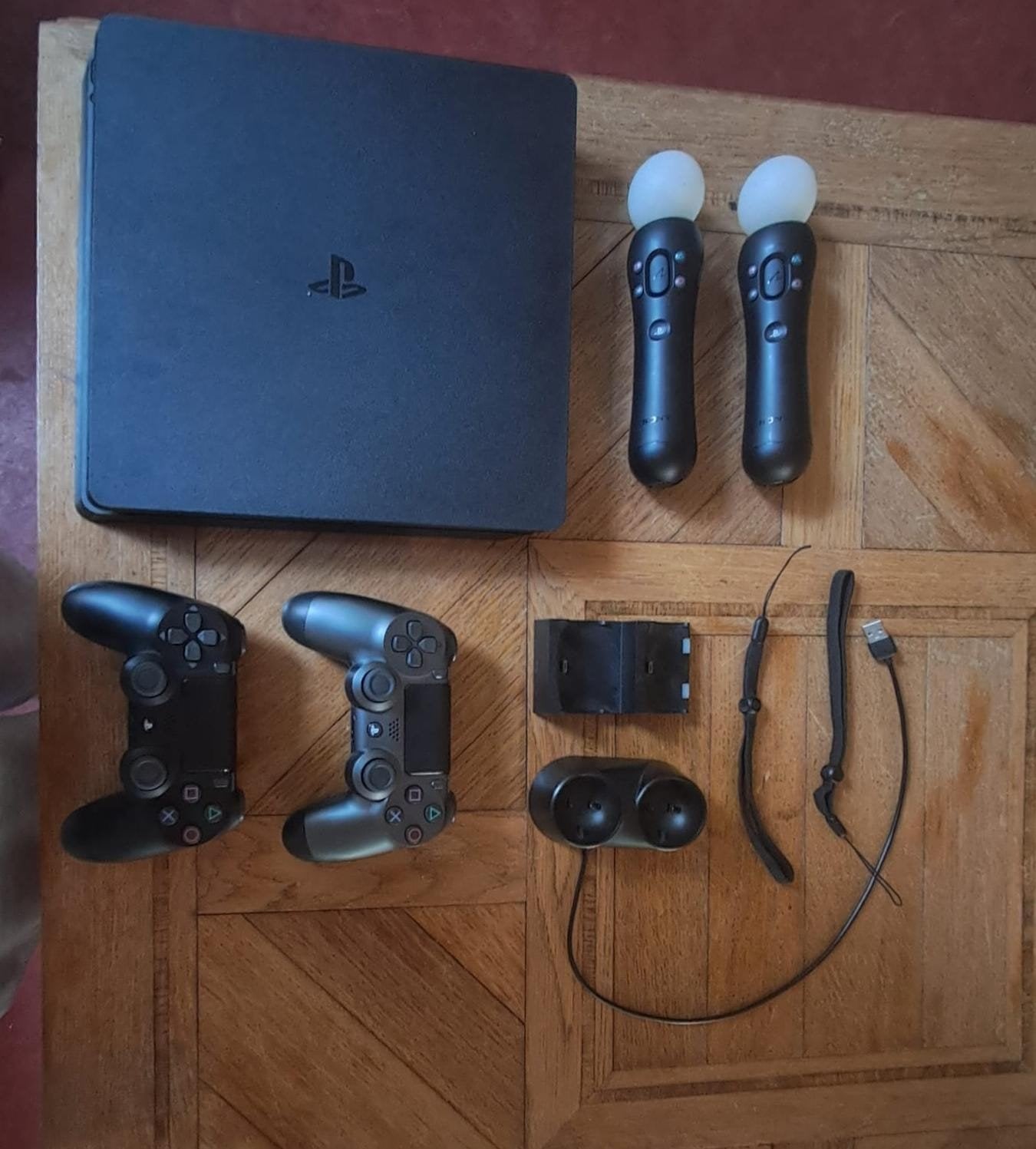 PlayStation 4 Slim met 2 controllers en 5 games, Ophalen of Verzenden
