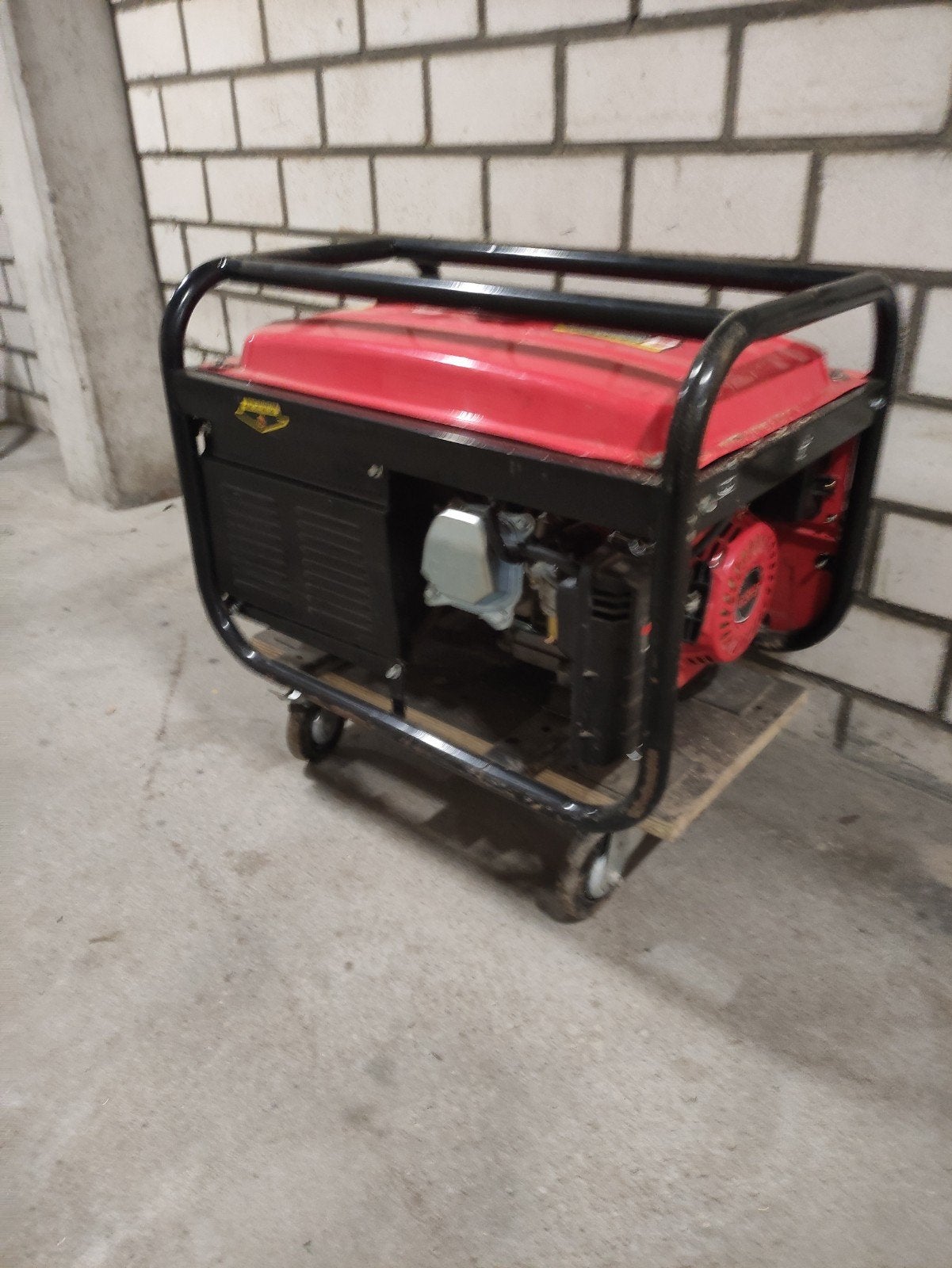 Hüttenberg H8500 Professional Generator - Zo goed als nieuw, Ophalen, Zo goed als nieuw, 5 tot 10 kVA, Benzine