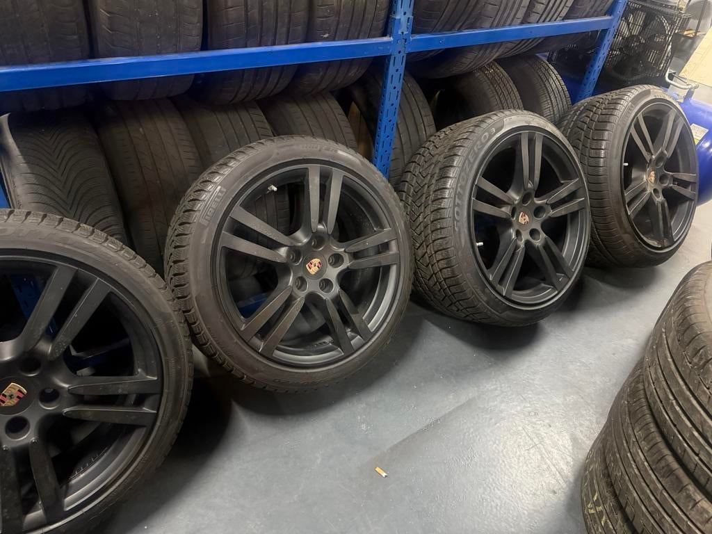 Porsche 20 inch Breedset met 8MM+ winterbanden