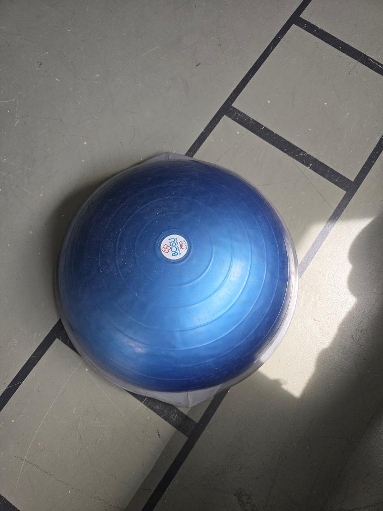 Bosu bal - veel gebruikt, maar nog in goede staat, Sport en Fitness, Fitnessmaterialen, Ophalen, Gebruikt, Buik, Balansbord