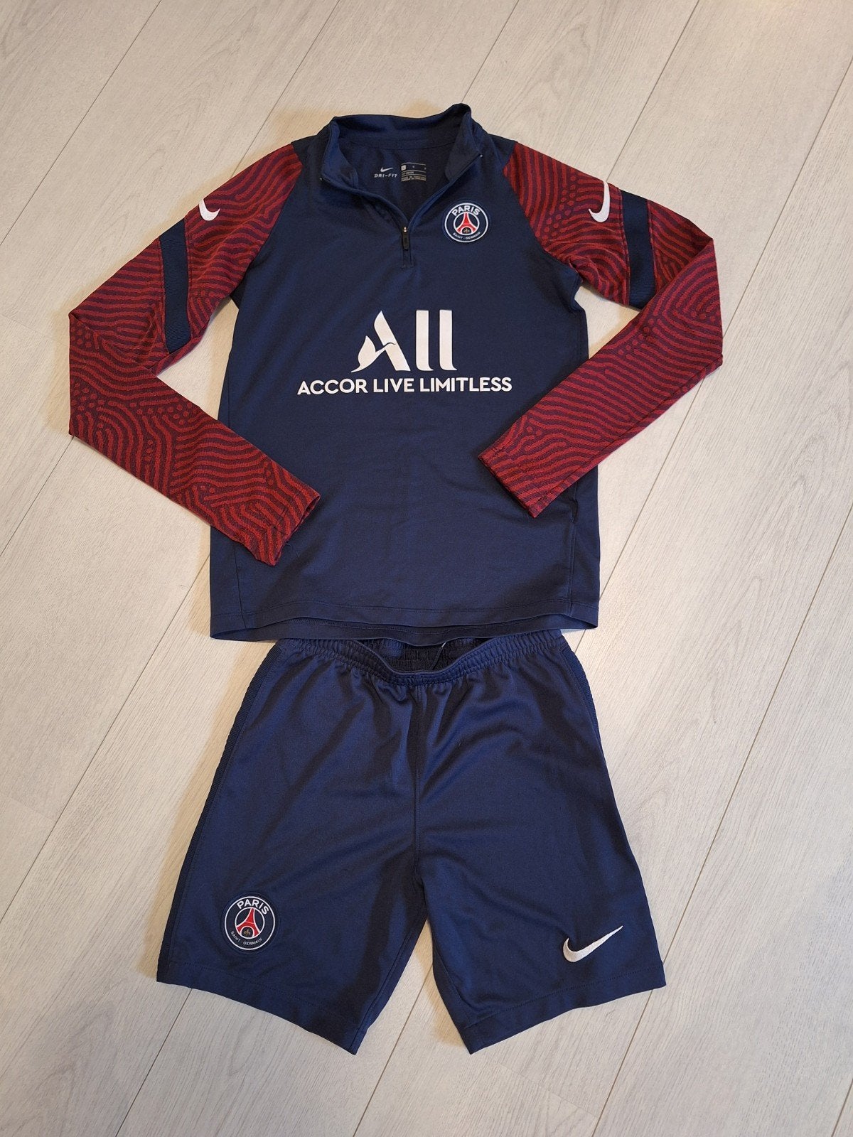 Origineel PSG Nike voetbal tenue maat 146, Ophalen of Verzenden, Zo goed als nieuw, Maat 146
