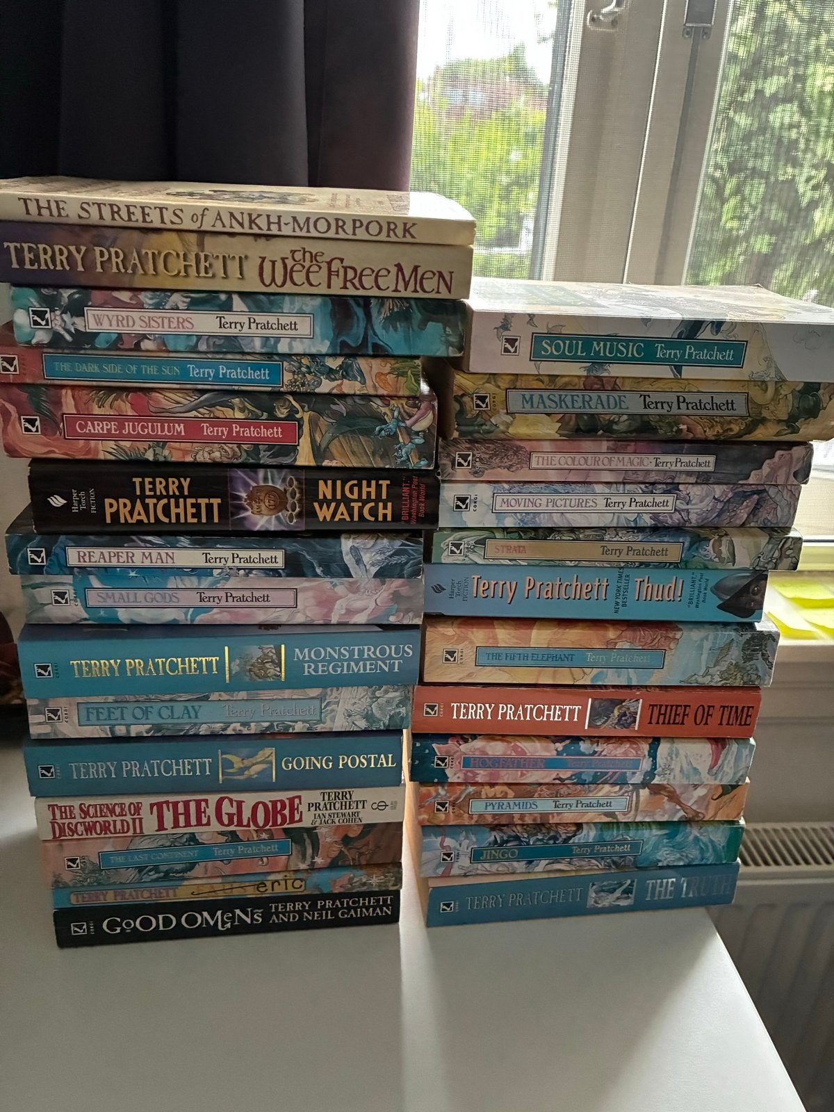 Terry Pratchett Discworld Boeken Collectie (24+ stuks), Boeken, Ophalen, Gelezen