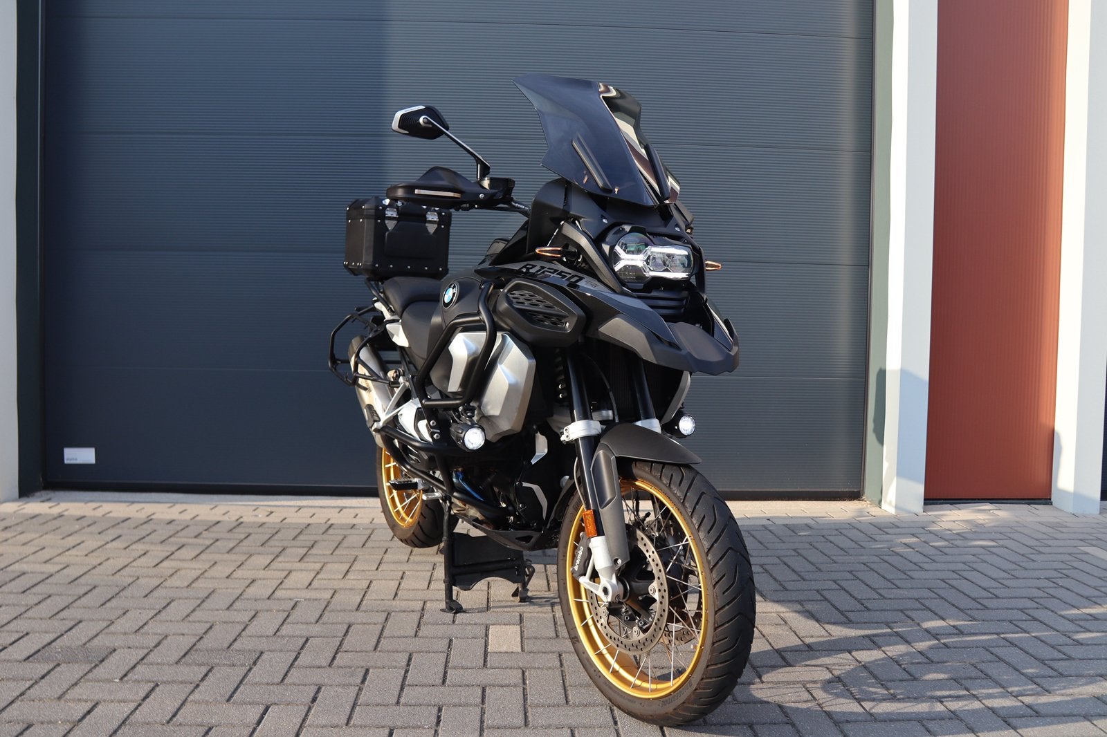 BMW R 1250 GS ADVENTURE TRIPLE BLACK ULTIMATE EDITION BTW’er, 2 cilinders, Motorrijbewijs A, Meer dan 35 kW, Toermotor