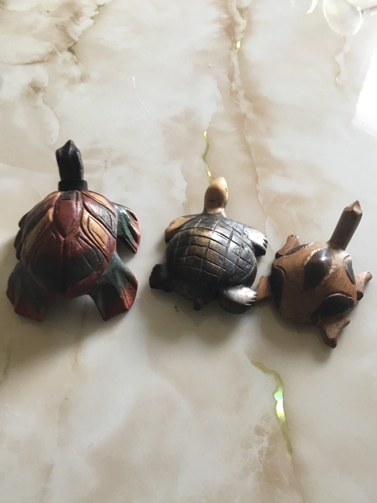Set van 3 handgesneden houten schildpad beeldjes, Verzamelen, Ophalen of Verzenden, Gebruikt, Reptiel of Amfibie, Beeldje of Figuurtje
