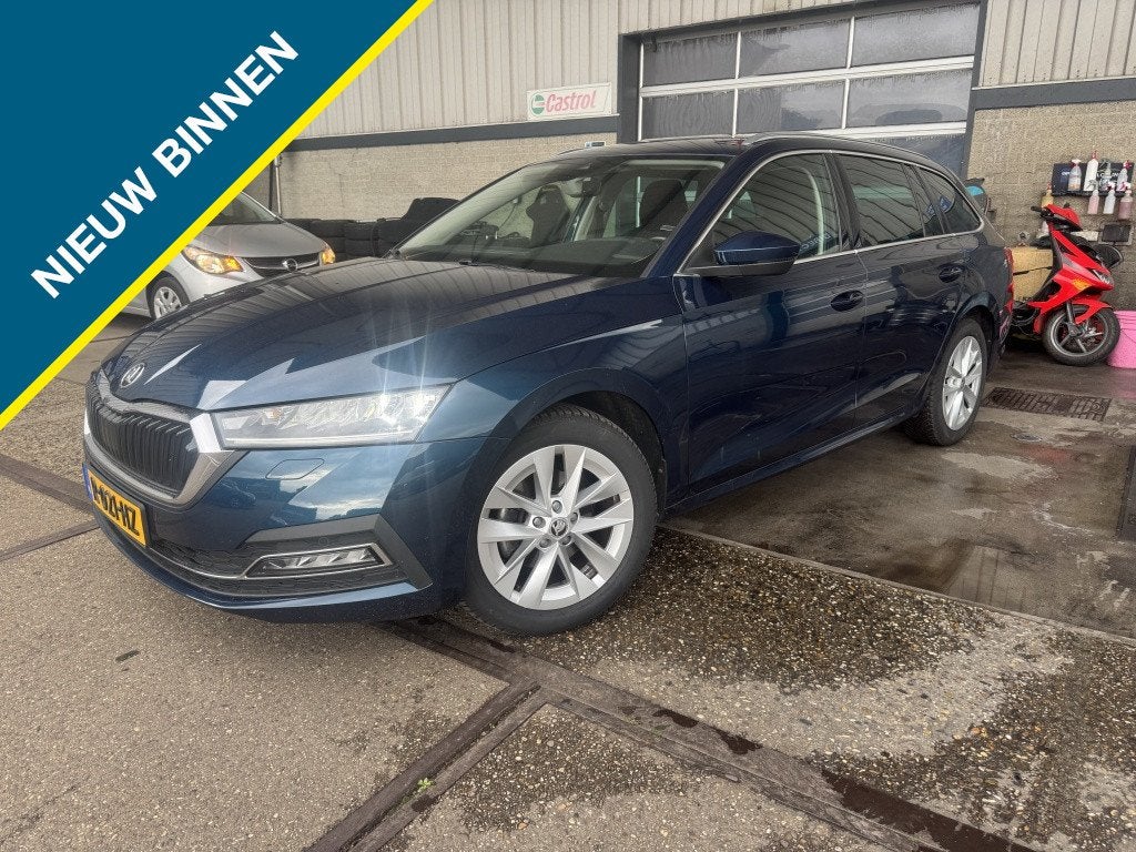 Skoda Octavia Combi 1.0 TSI Business Edition Plus CARPLAY/LE, Gebruikt, Euro 6, Blauw, Origineel Nederlands