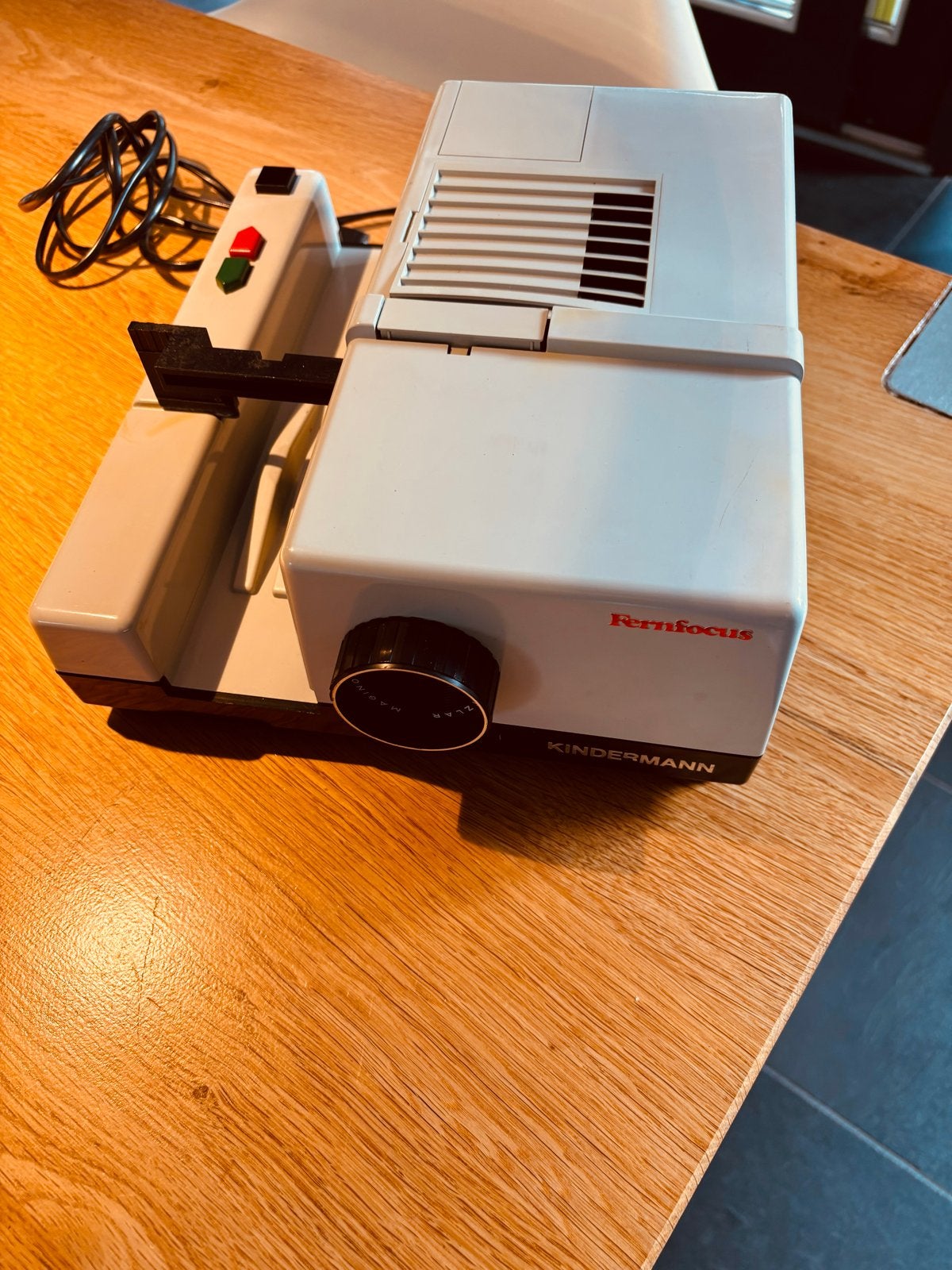 Kindermann Fernfocus diaprojector (lamp ontbreekt), Ophalen of Verzenden, Niet werkend