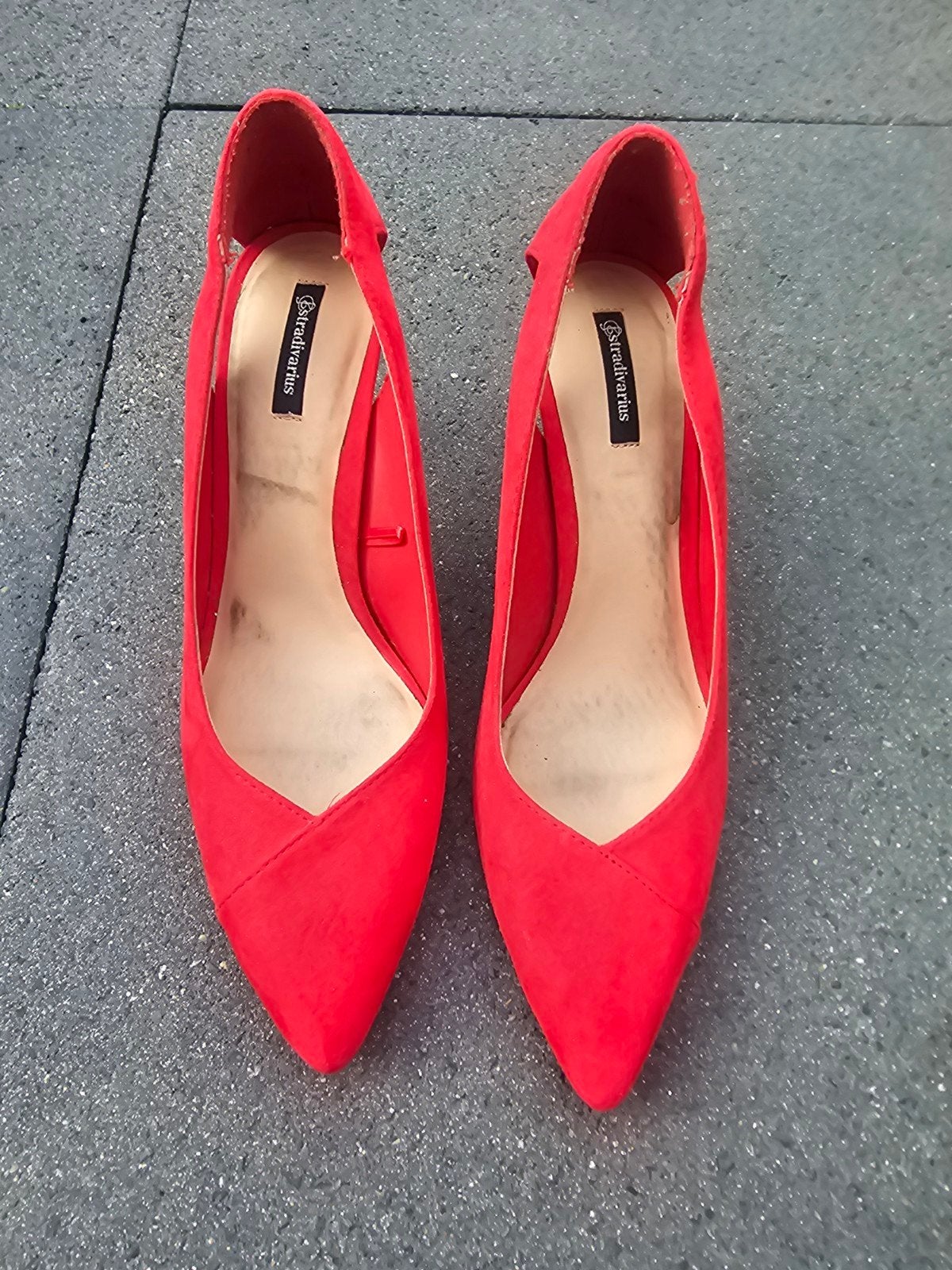 Rode Stradivarius pumps, maat 38, goed in staat, Kleding | Dames, Ophalen, Zo goed als nieuw, Stradivarius, Rood