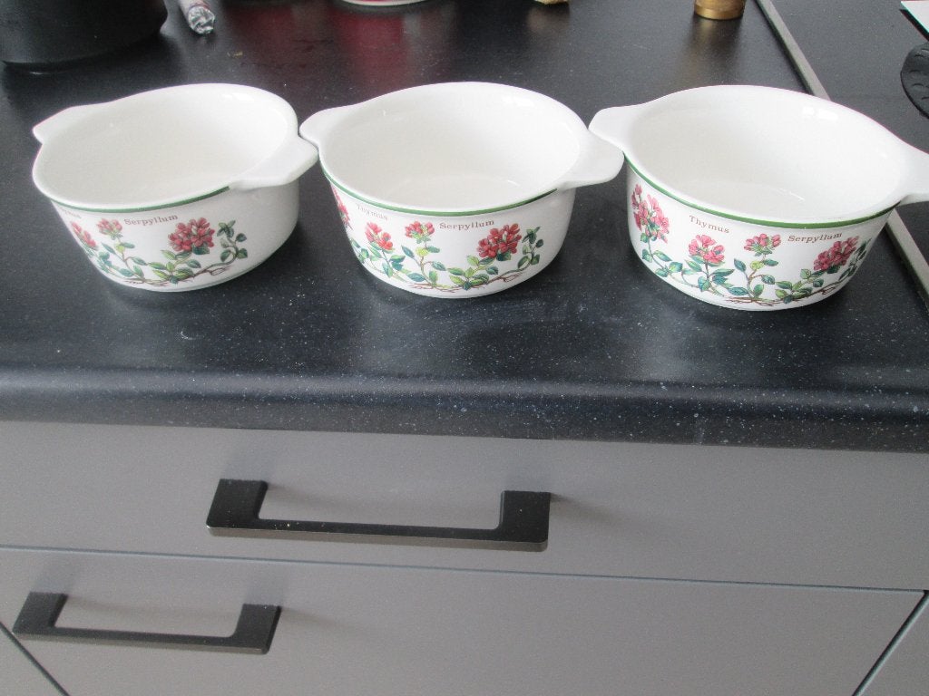 wedgwood Florabunda 3 schaaltjes, Huis en Inrichting, Keuken | Servies, Ophalen of Verzenden, Nieuw, Aardewerk, Bord(en)