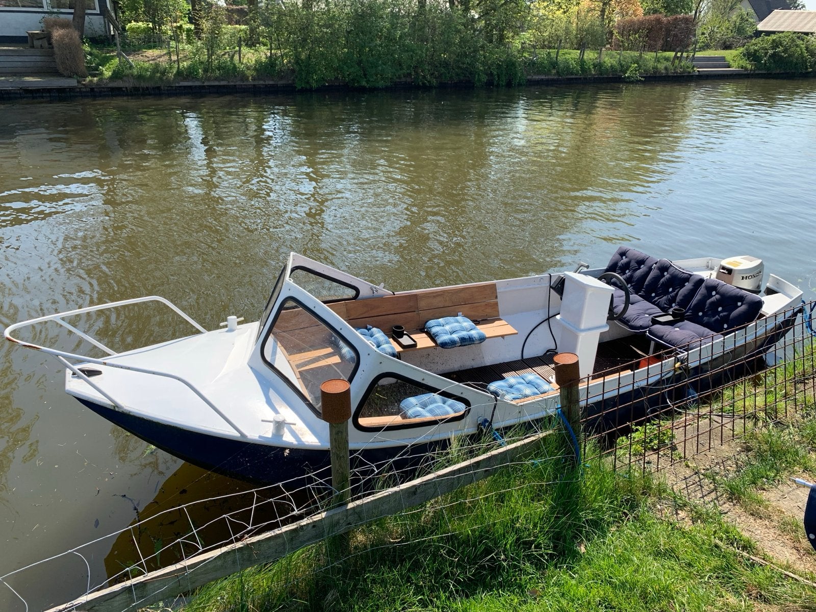Stalen Sloep 530cm met Honda 6pk, Hardhout, Bilgepomp, Radio, Watersport en Boten, Gebruikt, Staal, Ophalen, Bilgepomp