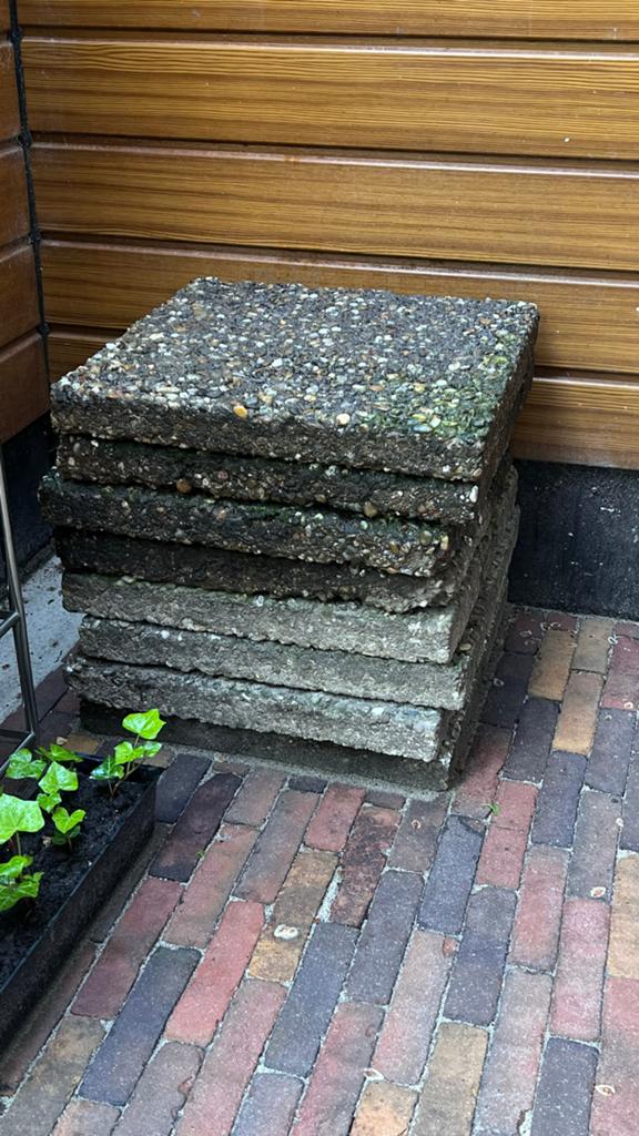 Gratis 8 Grinttegels 50x50, Tuin en Terras, Tegels en Klinkers, Ophalen, Gebruikt, Minder dan 5 m², Grind