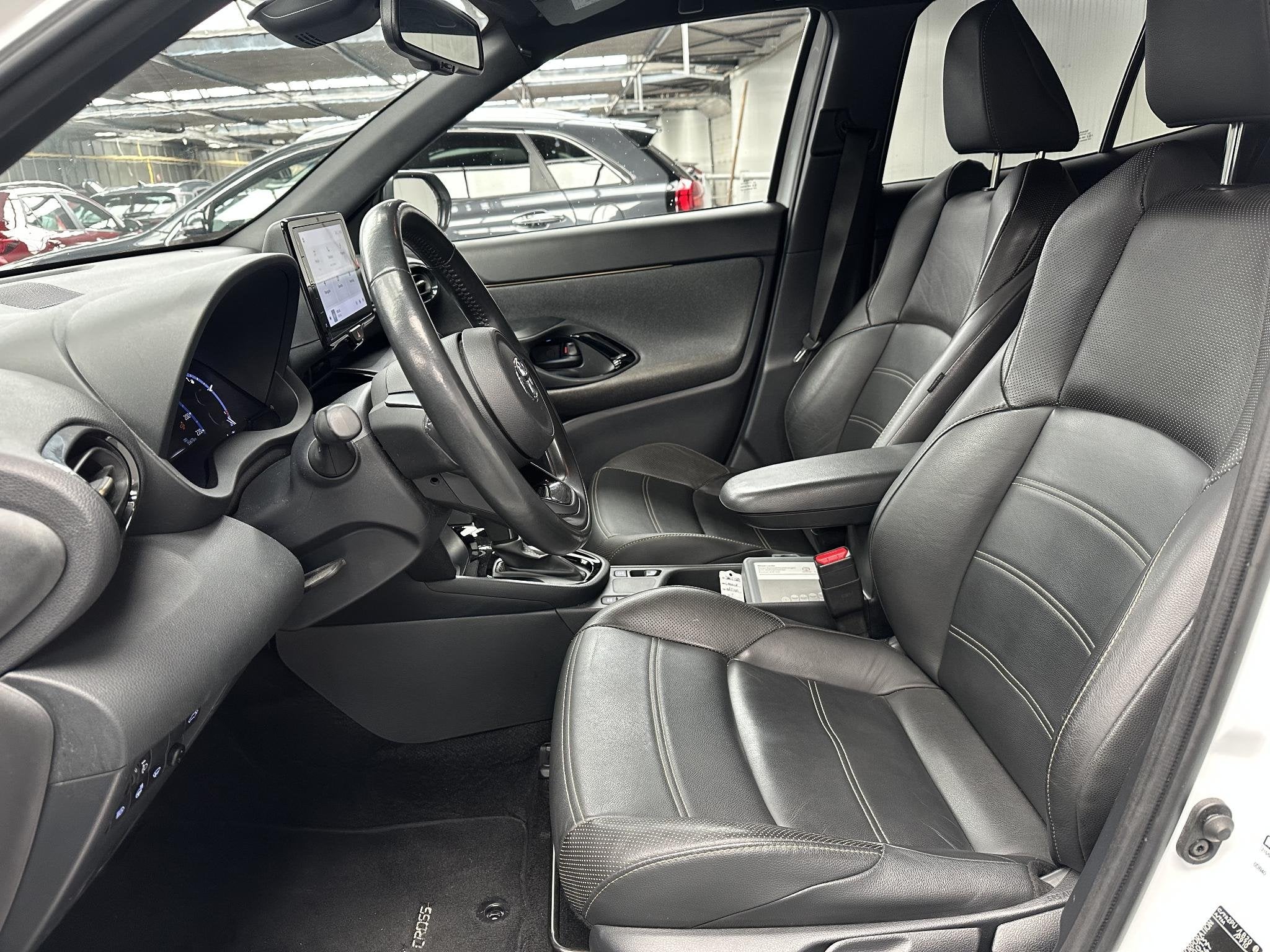 Toyota Yaris Cross 1.5 Hybrid Launch Edition, Auto's, Gebruikt, 116 pk, Wit, Bedrijf