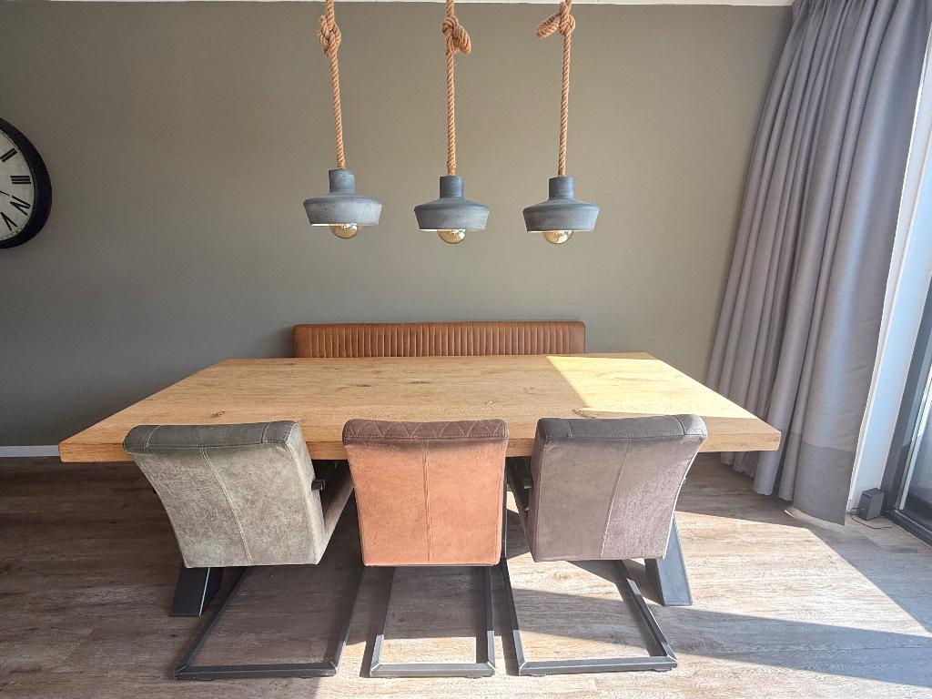 Eetkamer tafel massief + stoelen/eetkamerbank, Ophalen, Gebruikt, 4 tot 6 stoelen