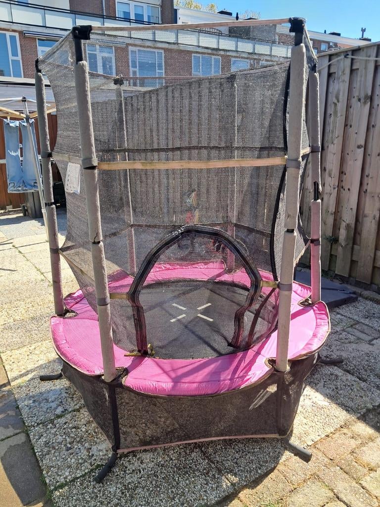 Roze trampoline met veiligheidsnet, Ophalen, Gebruikt