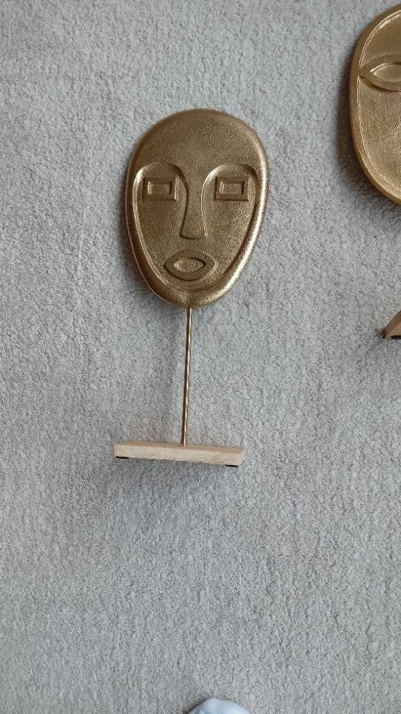 koper kleurige maskers op houten standard, Ophalen of Verzenden, Nieuw, Rond, Hout