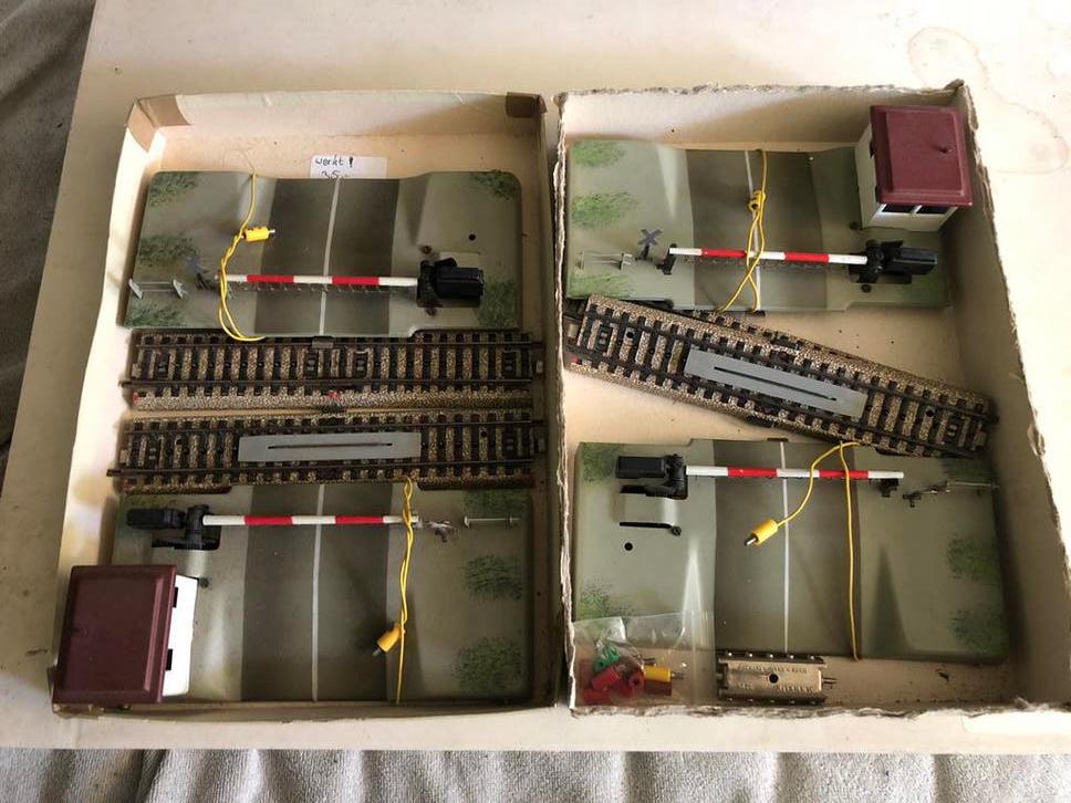 2x Marklin Elek. Overweg. 7192., Hobby en Vrije tijd, Modeltreinen | H0, Wisselstroom, Rails, Ophalen of Verzenden, Zo goed als nieuw