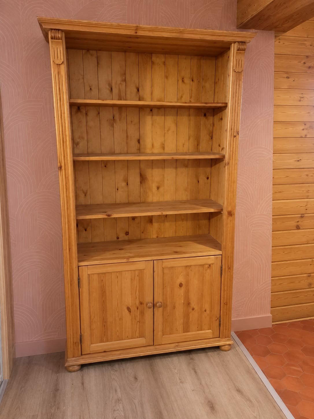 Massief grenen boekenkast met deuren en planken, Ophalen, 200 cm of meer, 50 tot 100 cm, Klassiek, Landelijk
