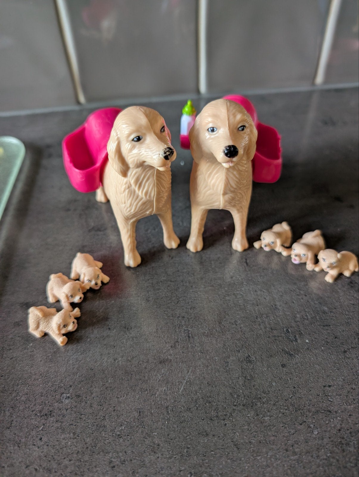 Barbie hondjes met puppy's en flesje, Ophalen