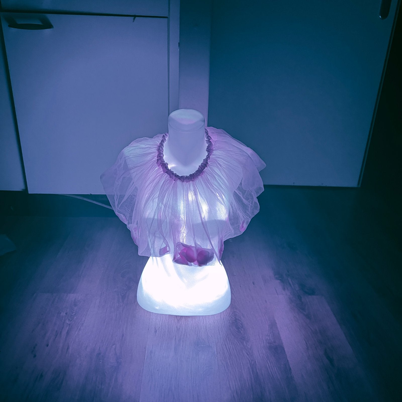 60 cm Vrouwelijk Boven Lichaam  met Led, Antiek en Kunst, Kunststof, Handgemaakt, Beeld, Overige stijlen